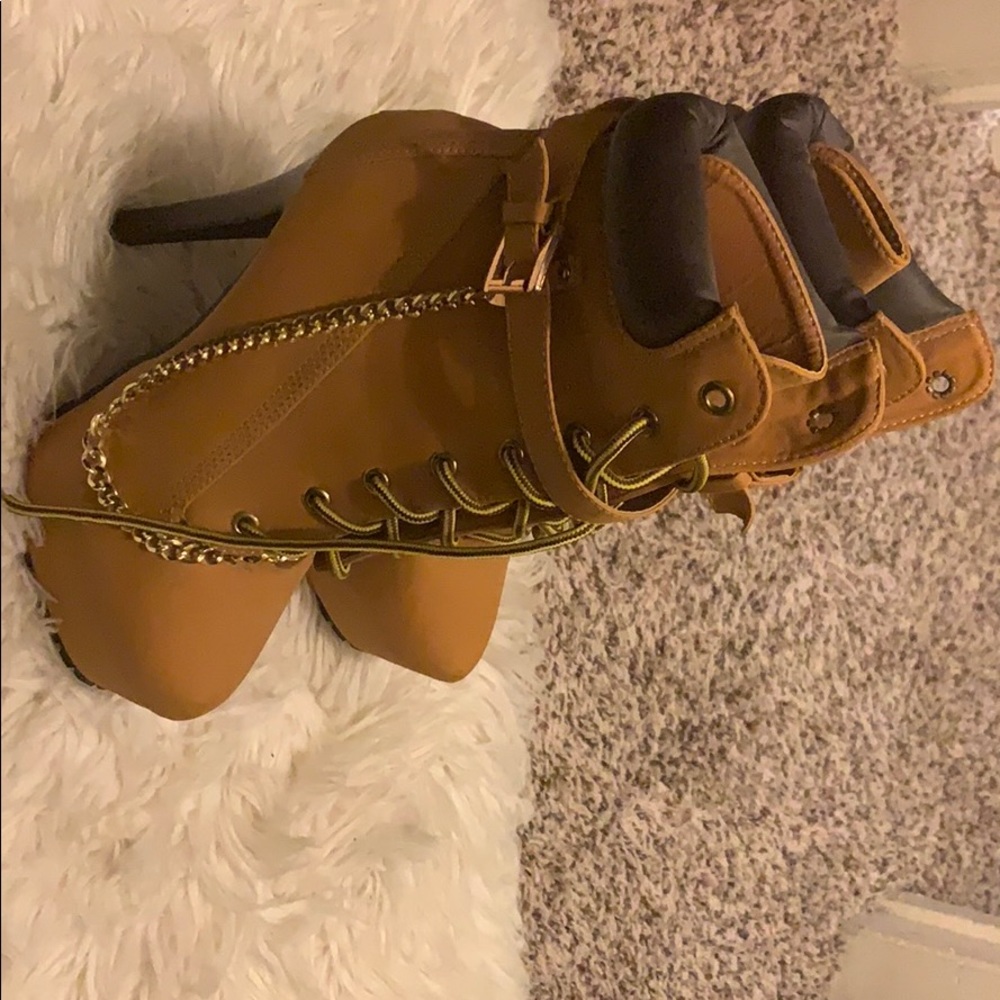 High heel boots